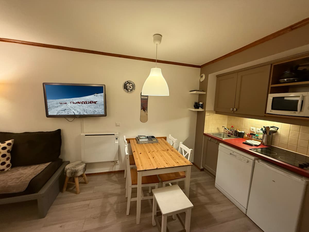 Le séjour et la cuisine — Le Galibier