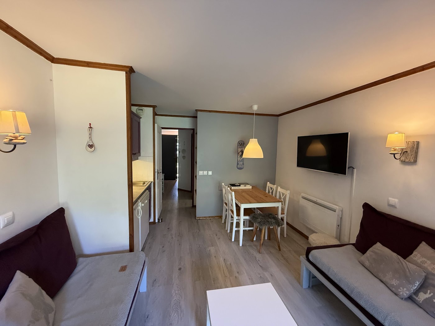 Le salon et le coin repas — Le Lautaret
